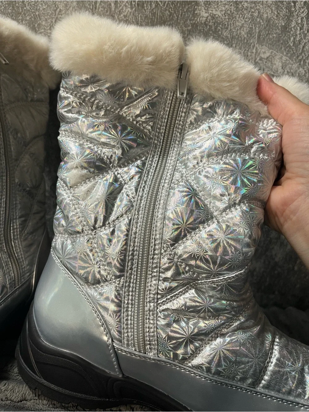Easy Street Silver Quilted Faux-Fur Winter Boots for Women new 9